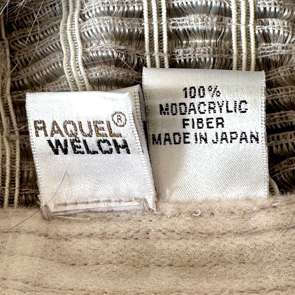 Two Raquel Welch Wigs Enchant in Biscuit and Ready to Take Off in Silver - Picture 14 of 16